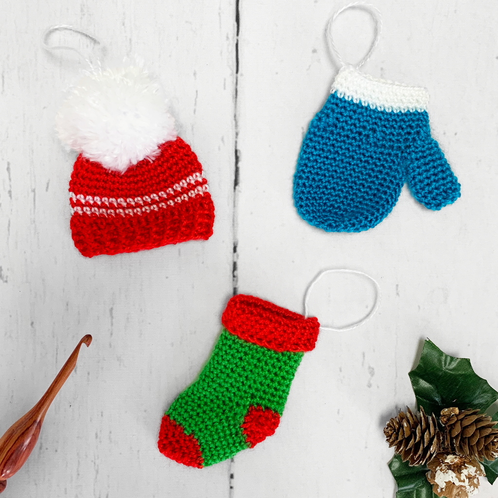 Christmas tree ornament (hat, mitten and sock) — Crochet pattern