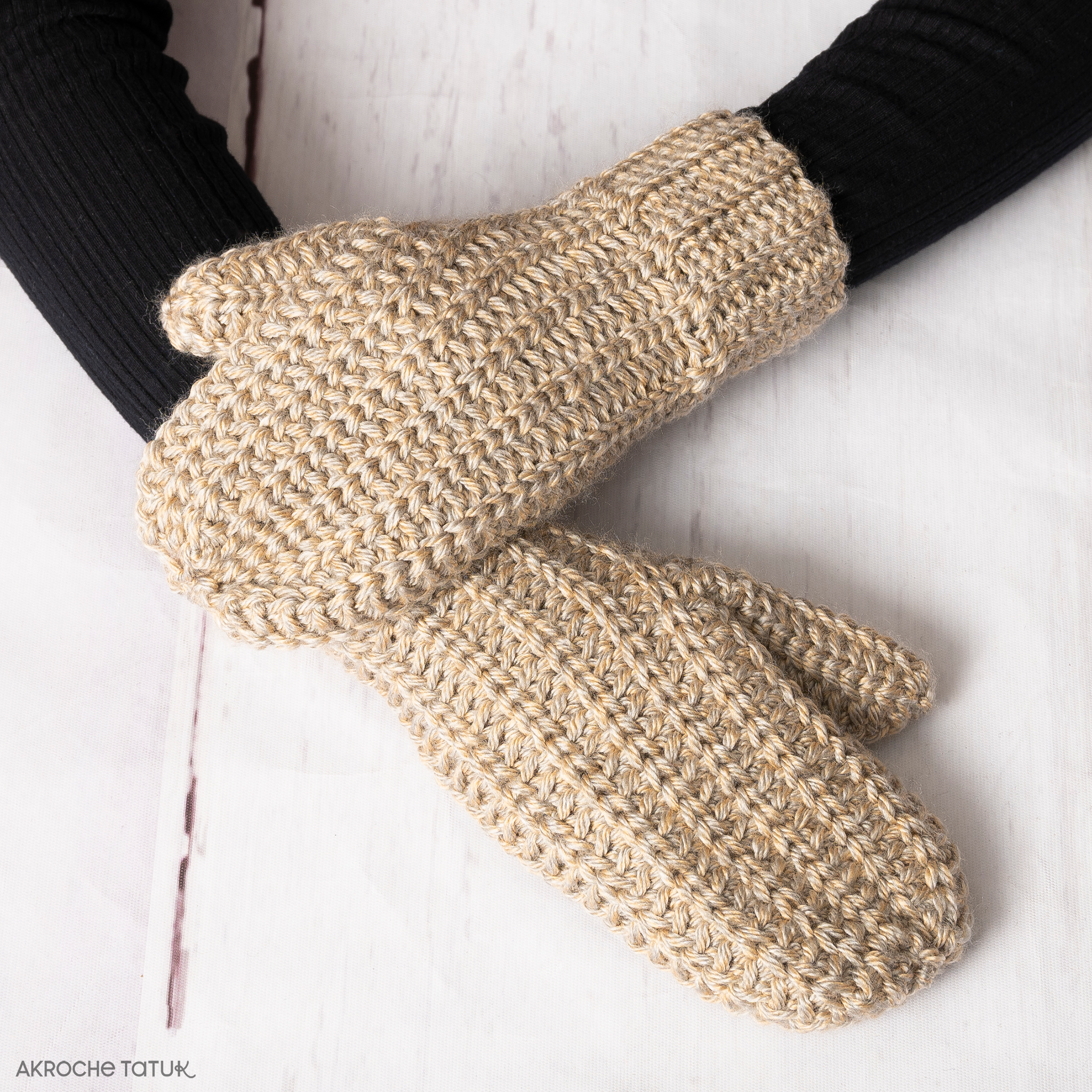 Norway trio (hat, cowl and mittens) - Crochet pattern